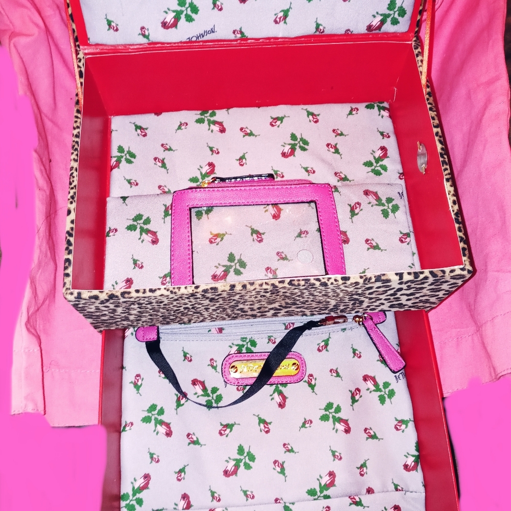 BetseyVille  Box - Picture 10 of 12